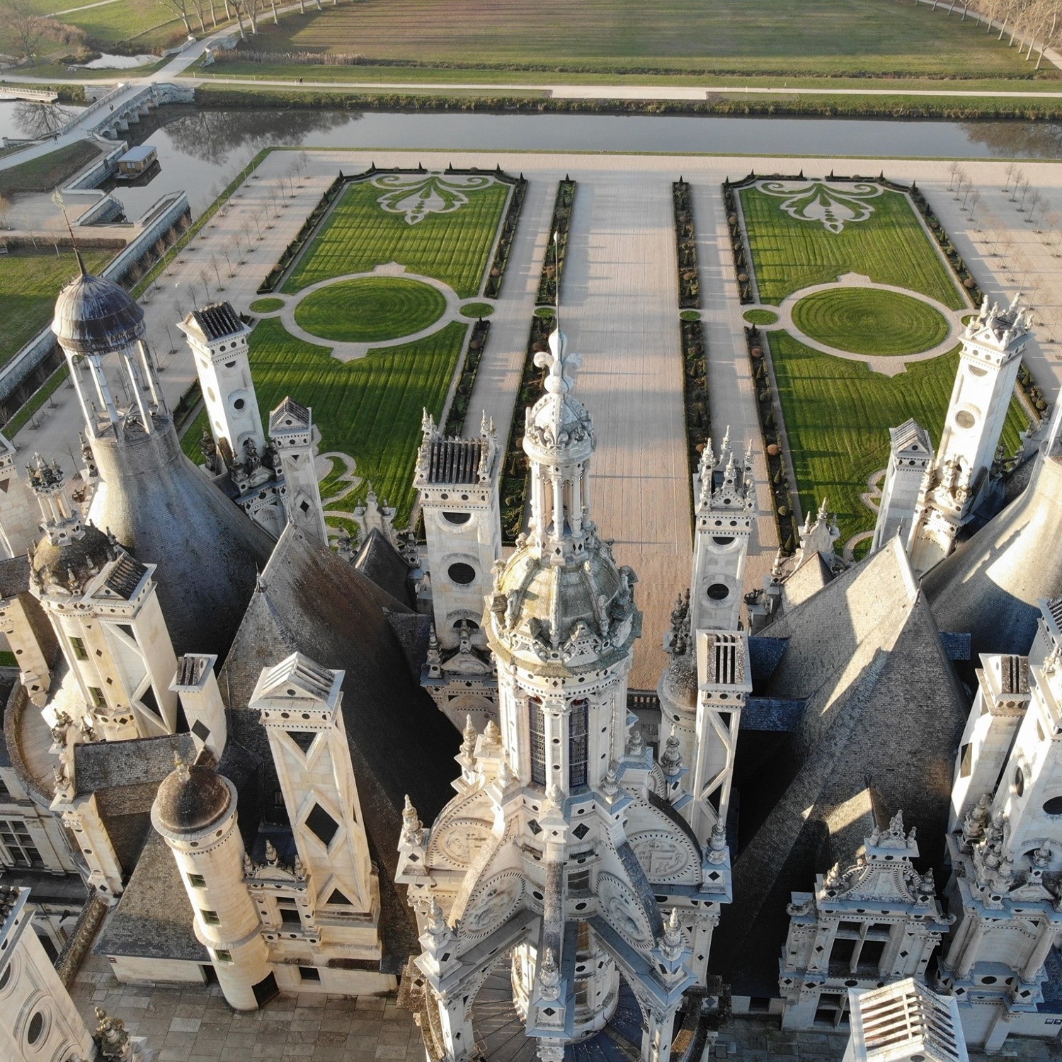 Château de Chambord drone view