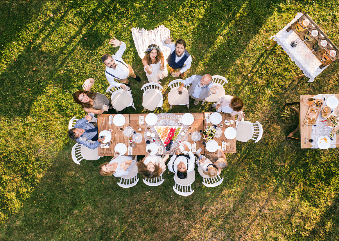 Mariage couple drone view